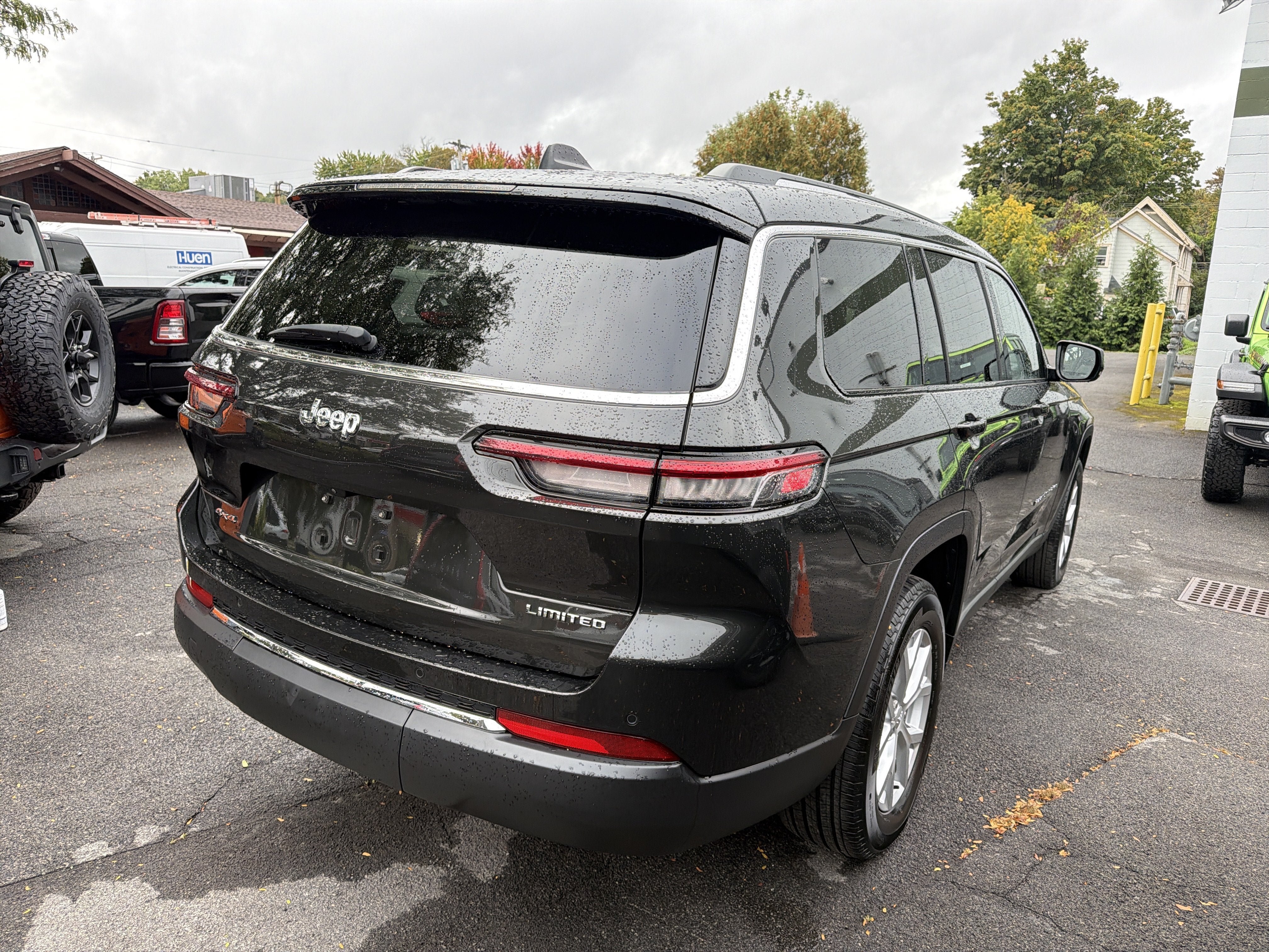 Used 2023 Jeep Grand Cherokee L Limited AWD/4WD image 7