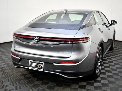 Used 2023 Toyota Crown Platinum image 8