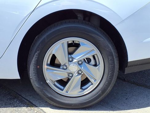 New 2026 Hyundai Elantra SE FWD image 7