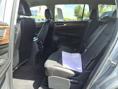Used 2024 Volkswagen Atlas SE image 17