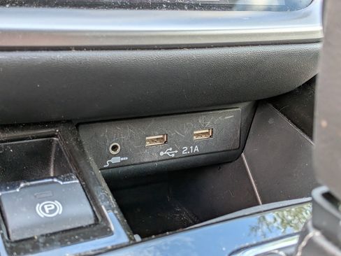 Used 2022 Subaru Outback Premium image 32