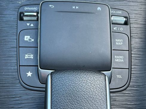 Used 2022 Mercedes-Benz GLE 350 4MATIC w/ Premium Package image 29