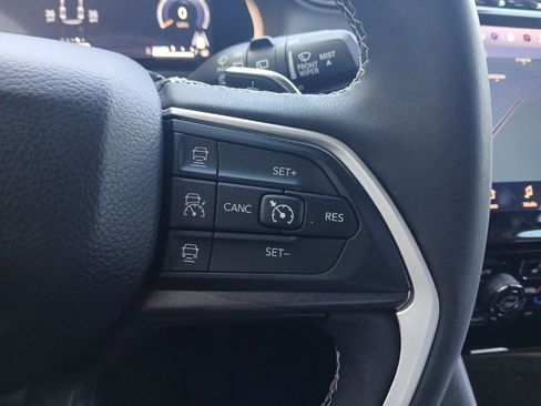 Used 2023 Jeep Grand Cherokee L Limited w/ Black Appearance Package image 14