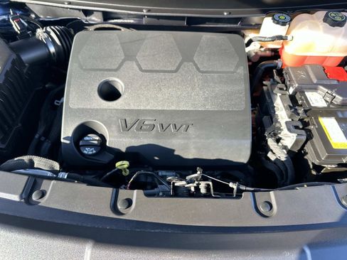 Certified 2023 Chevrolet Traverse LT w/ Rear Camera Mirror Package image 10