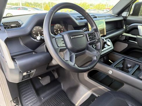 Used 2024 Land Rover Defender 130 X-Dynamic SE AWD/4WD image 20