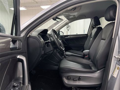 Used 2023 Volkswagen Tiguan SE image 18