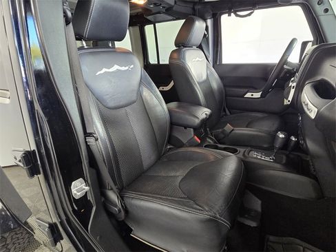 Used 2015 Jeep Wrangler Unlimited Sahara image 13
