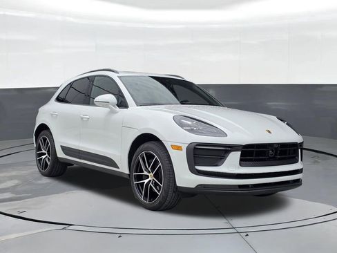 Used 2026 Porsche Macan AWD/4WD image 6