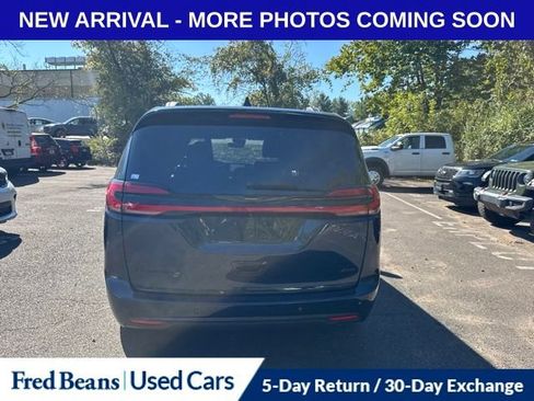 Used 2023 Chrysler Pacifica Touring-L w/ S Appearance Package AWD/4WD image 3