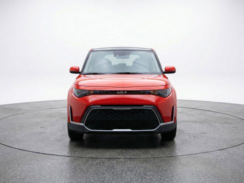 Used 2025 Kia Soul LX w/ LX Technology Package image 2