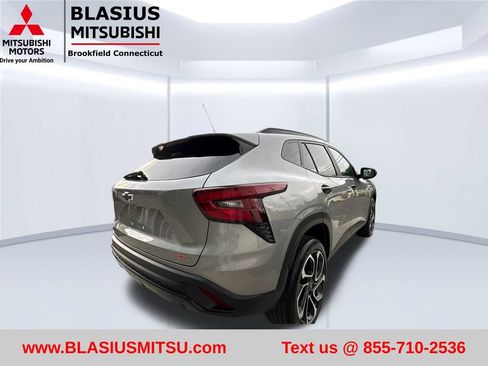 Used 2024 Chevrolet Trax RS w/ Driver Confidence Package FWD image 9