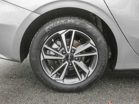 Certified 2022 Kia Forte LXS w/ LXS Technology Package image 12