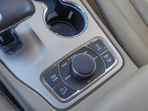 Used 2015 Jeep Grand Cherokee Overland image 22