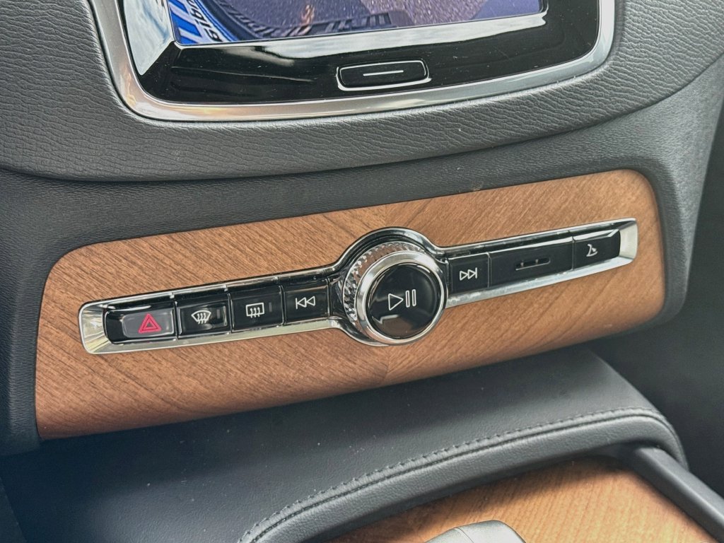 Used 2023 Volvo XC90 B6 Plus AWD/4WD image 19