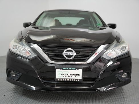 Used 2017 Nissan Altima 2.5 SV image 2