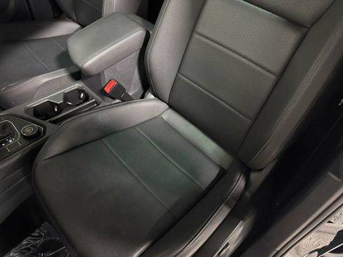 Used 2020 Volkswagen Tiguan S image 19