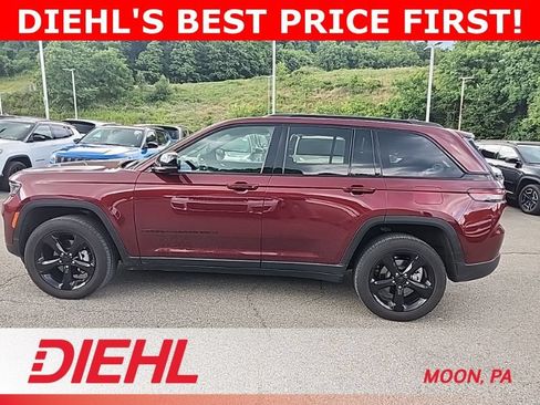 Certified 2025 Jeep Grand Cherokee Altitude AWD/4WD image 4