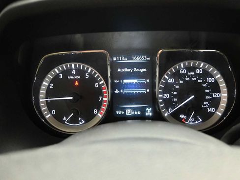 Used 2017 Nissan Titan SV AWD/4WD image 10