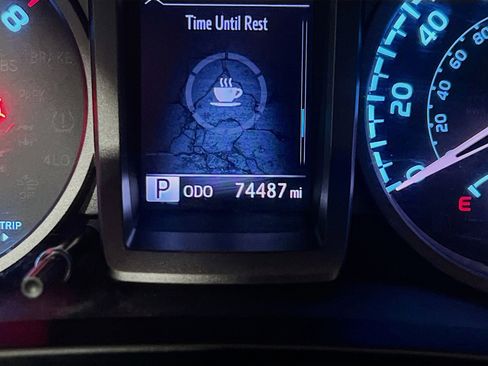 Used 2018 Toyota Tacoma TRD Off-Road image 8