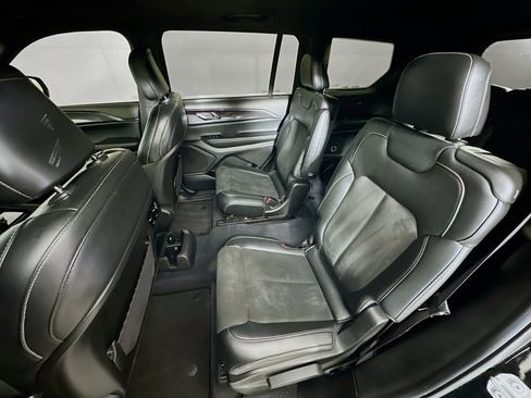 Used 2023 Jeep Grand Cherokee L Laredo image 28