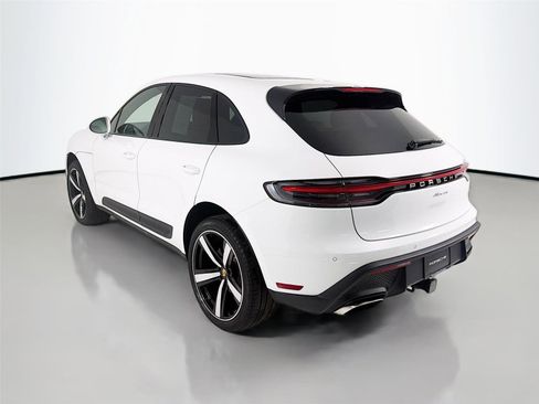 Certified 2025 Porsche Macan image 3