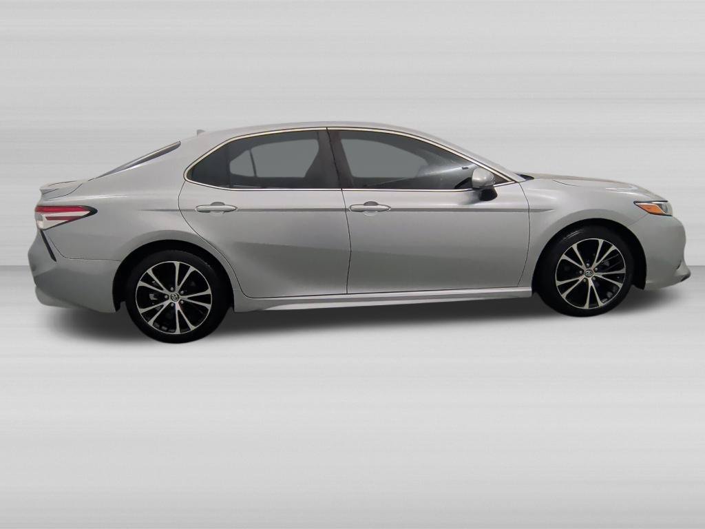 Used 2020 Toyota Camry SE FWD image 3