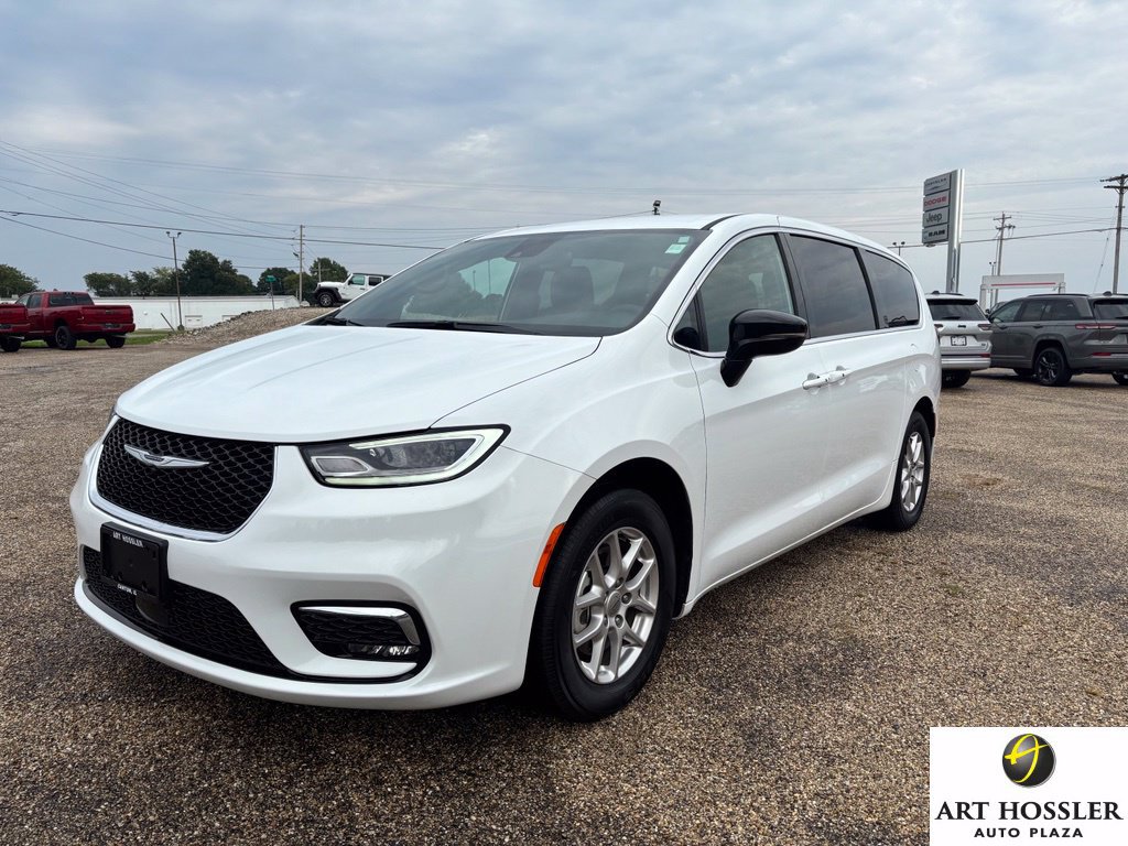 Used 2025 Chrysler Pacifica Select FWD image 1