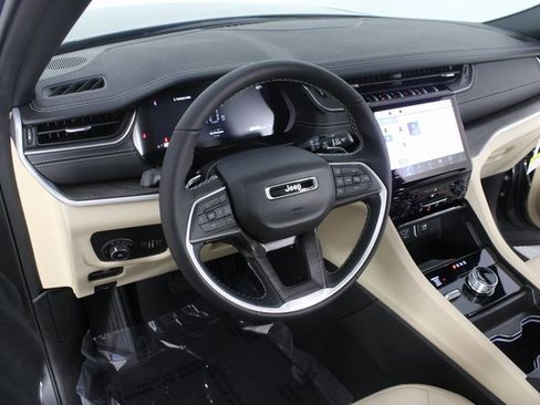 New 2025 Jeep Grand Cherokee L Limited image 8