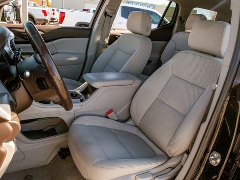 Used 2020 GMC Acadia SLE image 13