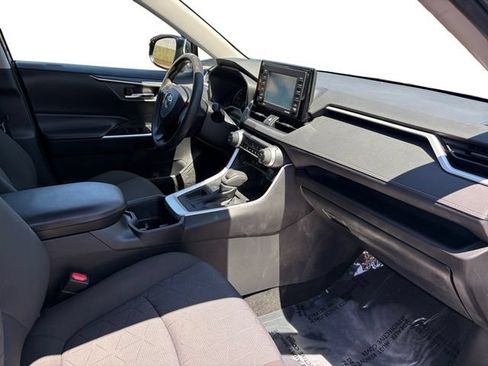 Used 2022 Toyota RAV4 XLE w/ Convenience Package FWD image 20