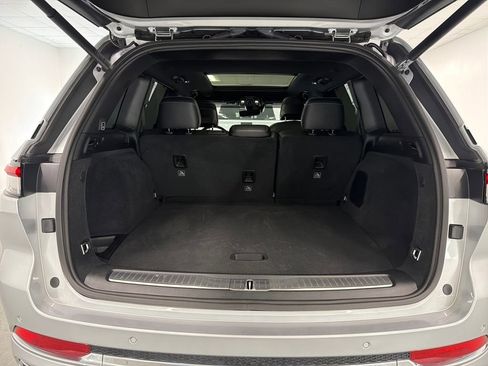 Used 2025 Jeep Grand Cherokee Overland w/ Luxury Tech Group IV AWD/4WD image 9