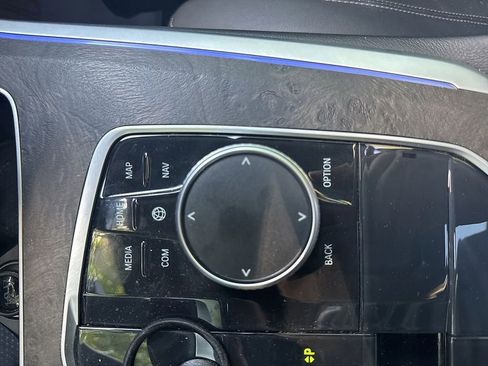 Used 2022 BMW X5 sDrive40i w/ M Sport Package RWD image 23