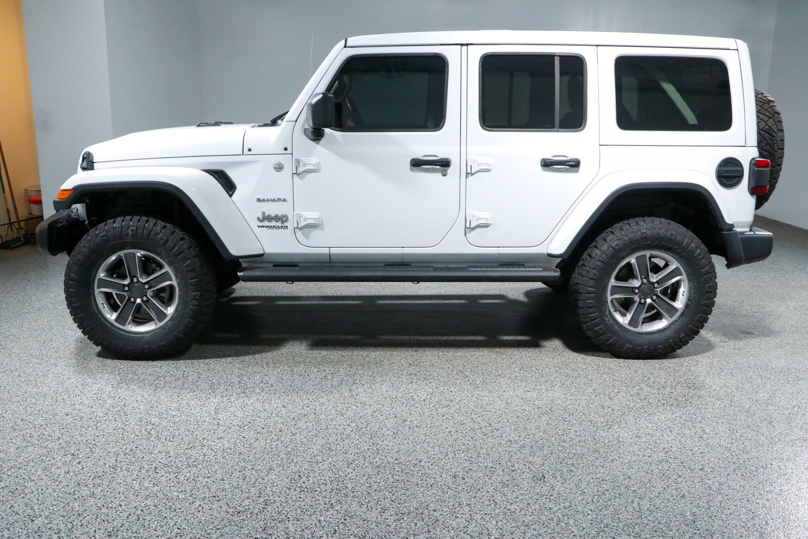 Used 2021 Jeep Wrangler Unlimited Sahara AWD/4WD image 11