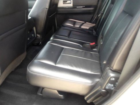 Used 2015 Ford Expedition XLT w/ Equipment Group 201A RWD image 17