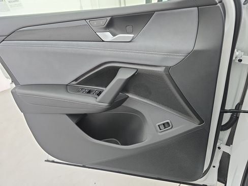 New 2026 Volkswagen Tiguan SE image 27