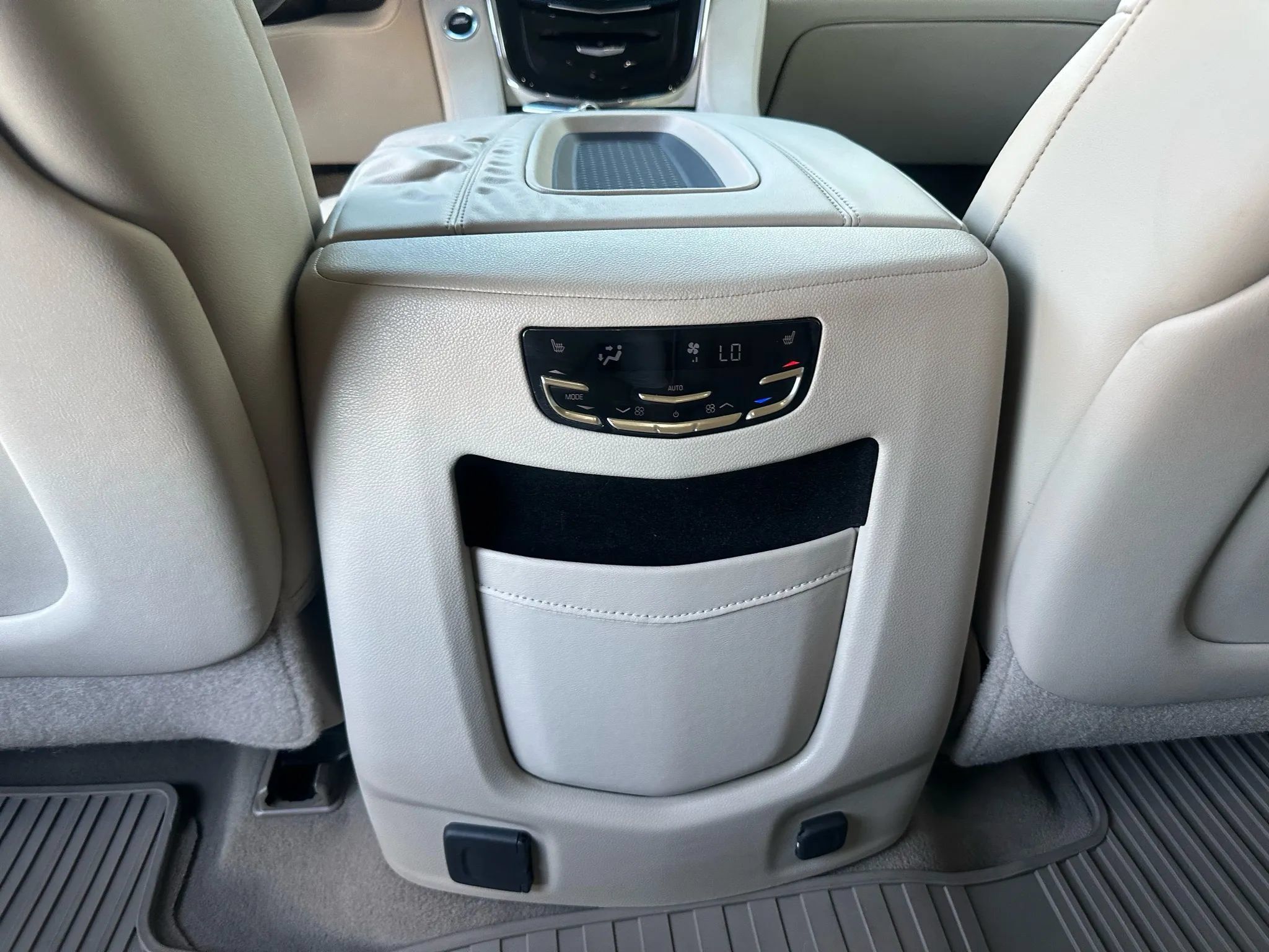 Used 2015 Cadillac Escalade Luxury AWD/4WD image 20