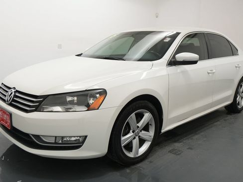 Used 2015 Volkswagen Passat 1.8T Limited Edition FWD image 3