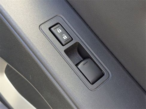 Used 2022 Nissan Frontier SV image 35