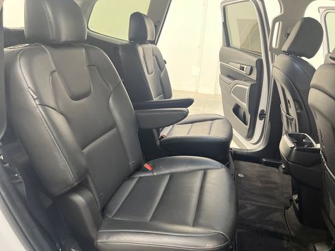 Used 2025 Kia Telluride S FWD image 18