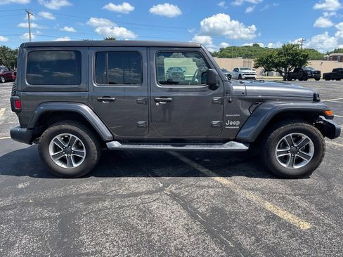 Used 2019 Jeep Wrangler Unlimited Sahara w/ Uconnect 4C Nav & Sound Group AWD/4WD image 4