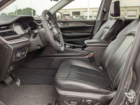 Used 2022 Jeep Grand Cherokee Limited 4xe w/ Luxury Tech Group II AWD/4WD image 3