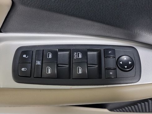 Used 2019 Dodge Journey SE FWD image 23