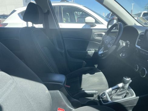 Used 2022 Hyundai Venue SEL image 12