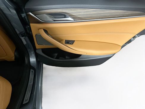 Used 2021 BMW 530i w/ Premium Package image 29