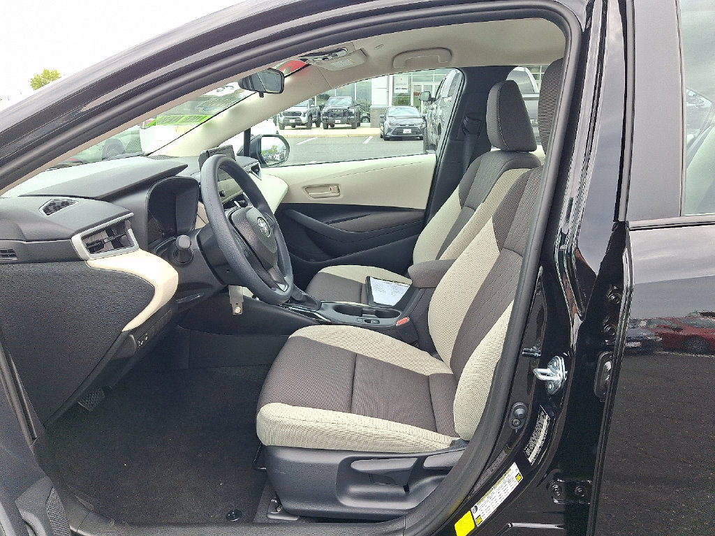 Used 2026 Toyota Corolla LE FWD image 14