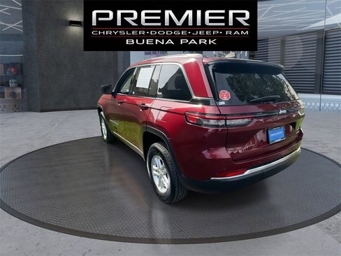 Certified 2024 Jeep Grand Cherokee Laredo image 6