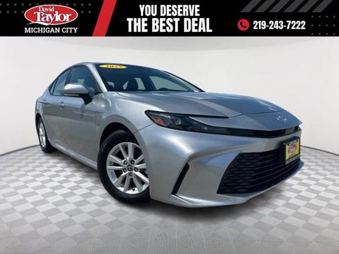 Used 2025 Toyota Camry LE FWD image 1