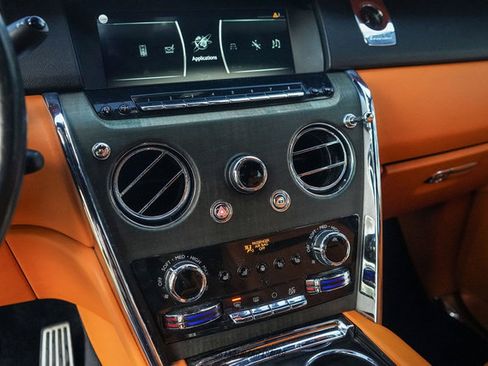 Used 2020 Rolls-Royce Cullinan AWD/4WD image 27