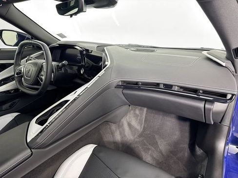 Used 2025 Chevrolet Corvette Stingray Preferred Conv w/ Z51 Performance Package RWD image 29