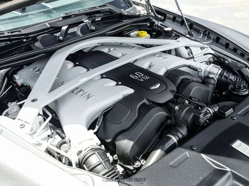 Used 2013 Aston Martin DB9 Coupe RWD image 18